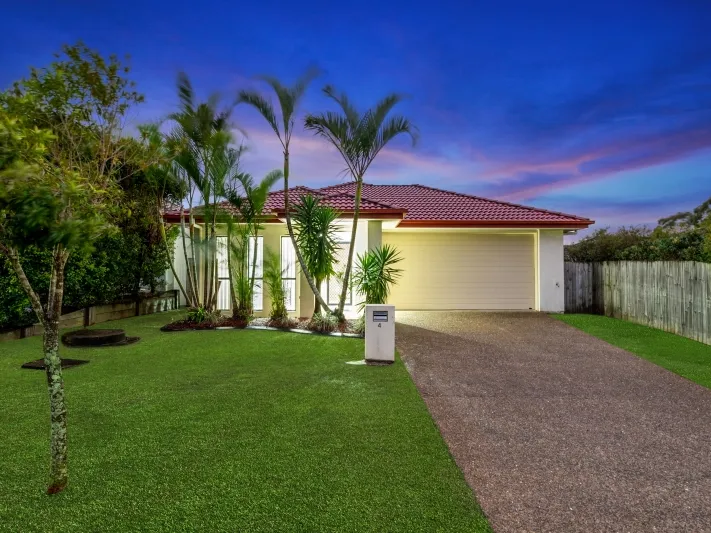 4 Beds, 2 Bath and 2 Living Areas!