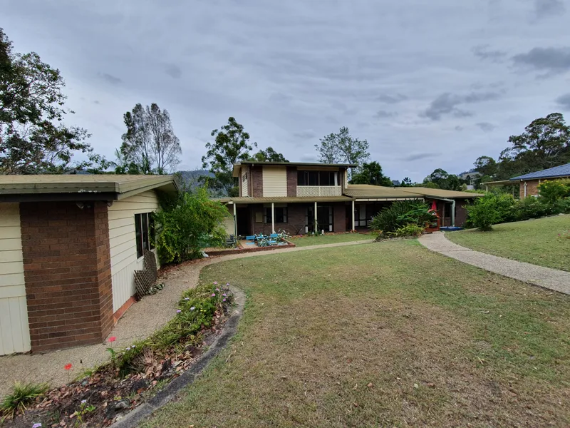 Sprawling Home & Perfect Location