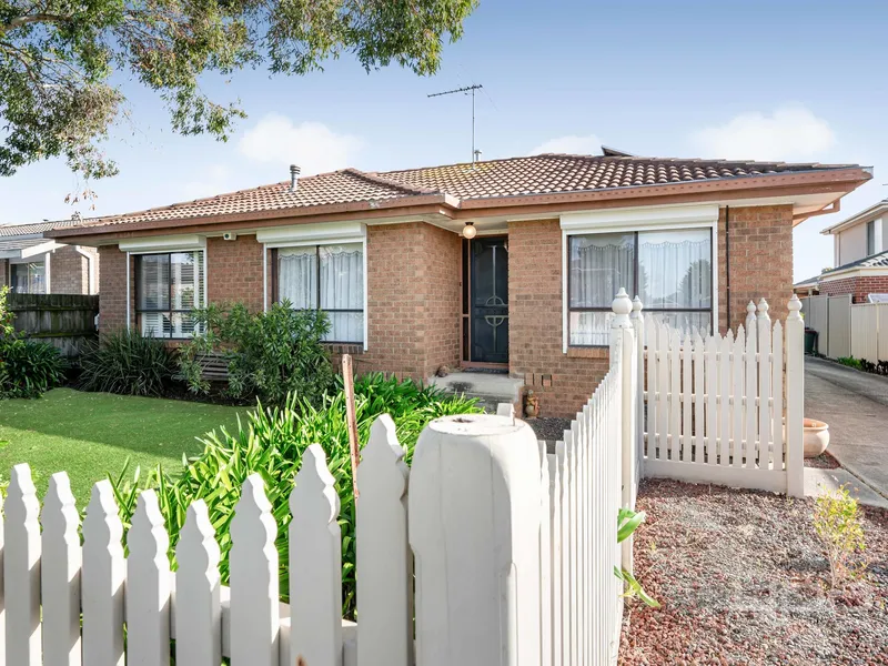 Character Filled Residence in The Heart Of Meadow Heights