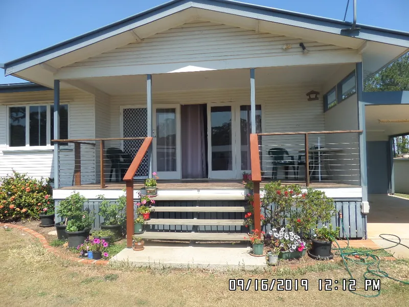 QUAINT HOME IN TOWN