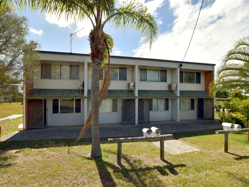 :: SELF CONTAINED TOWNHOUSE, CLEAN & COMFORTABLE, SHORT WALK TO ALL YOUR EVERYDAY NEEDS