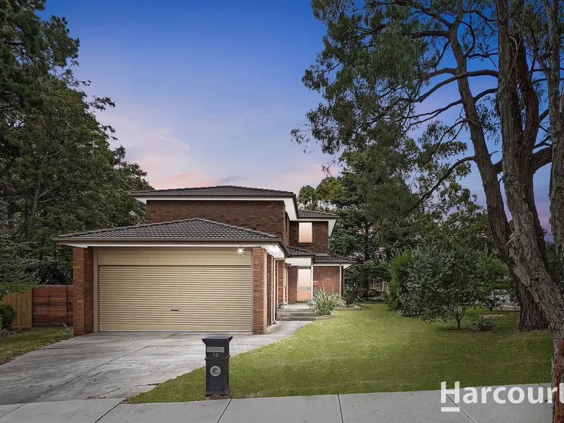 Spacious Family Home Overlooking Bellbird Dell Reserve