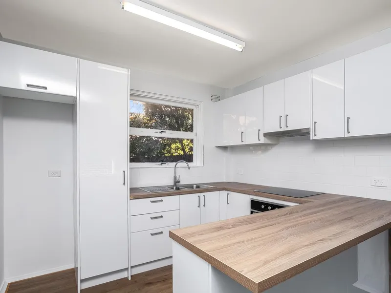 Modern two bedroom apartment in heart of Dee Why
