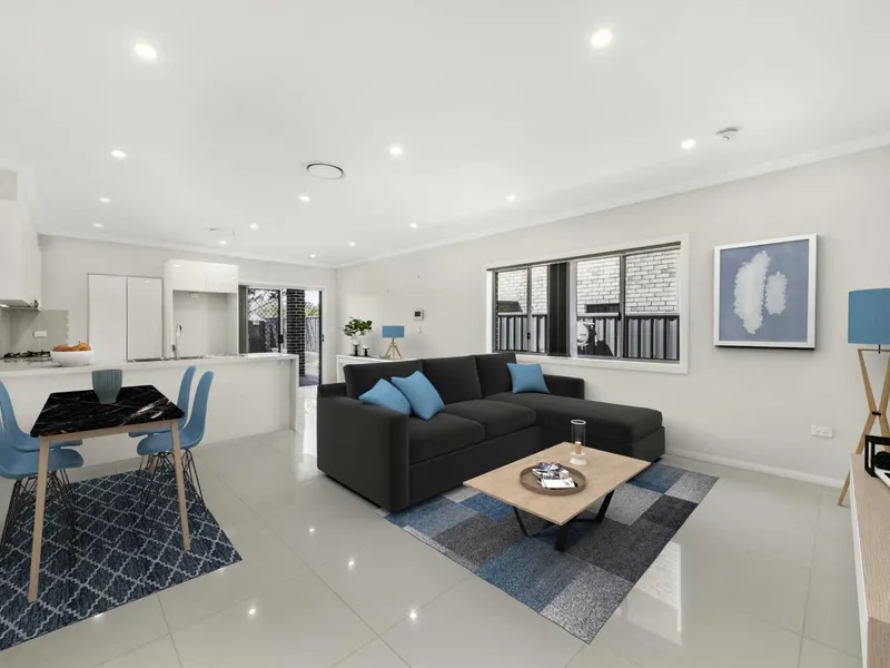 Stunning Duplex with Ducted AC & Gas Cooking!!