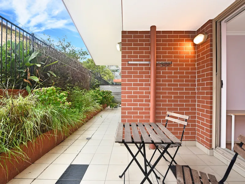 Spacious courtyard apartment close to Homebush station