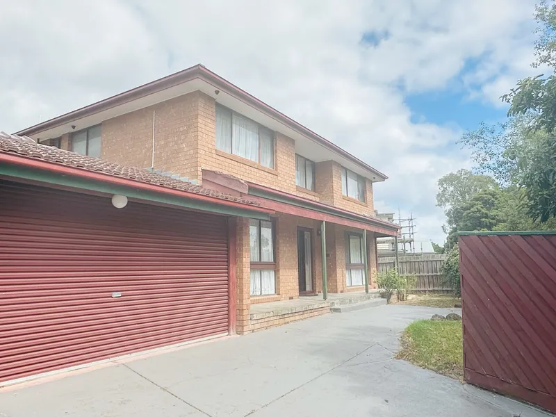 Large Family Home in Premiere Location