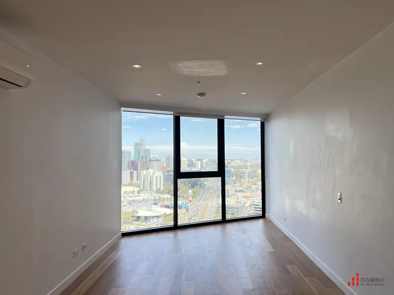 Wonderful views - unfurnished spacious apartment