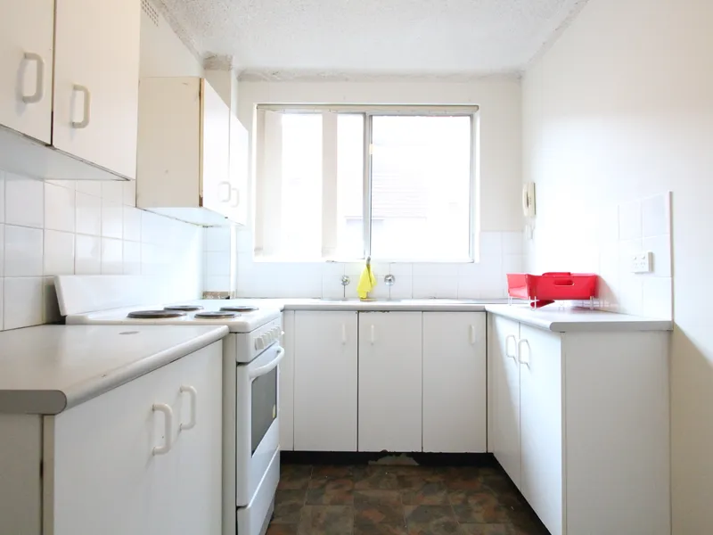 2 BEDROOM UNIT IN CENTRAL LOCATION!!!