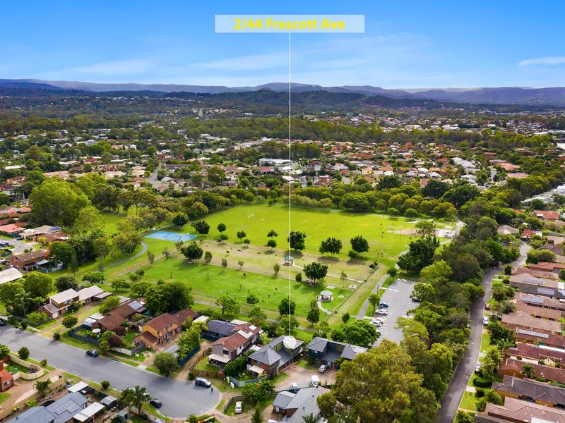 Must See - Townhouse with a Huge Backyard