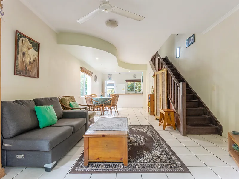 MODERN 2 LVL RESIDENTIAL END TOWNHOUSE - BEST VALUE IN PORT DOUGLAS!