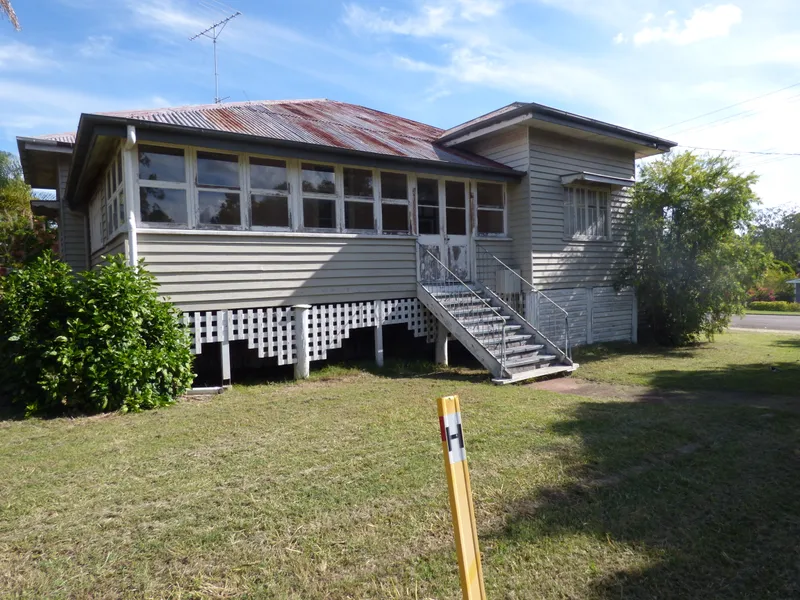 Large Queenslander on Corner Block
