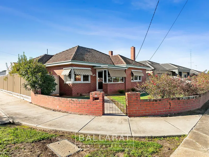 UPDATED 1940's STYLE PROPERTY