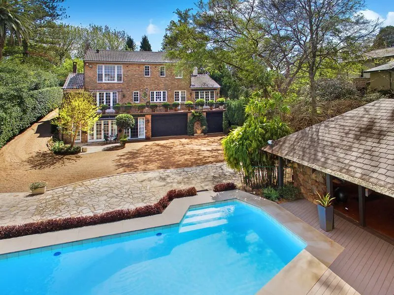 Grand family estate in prestige east side location