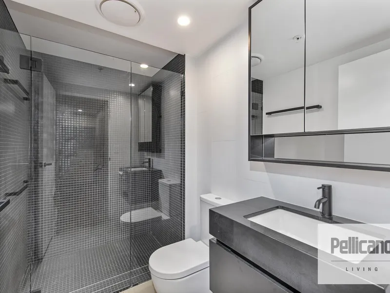 Large 1-Bedroom Apartment with Parking in Woolloongabba!