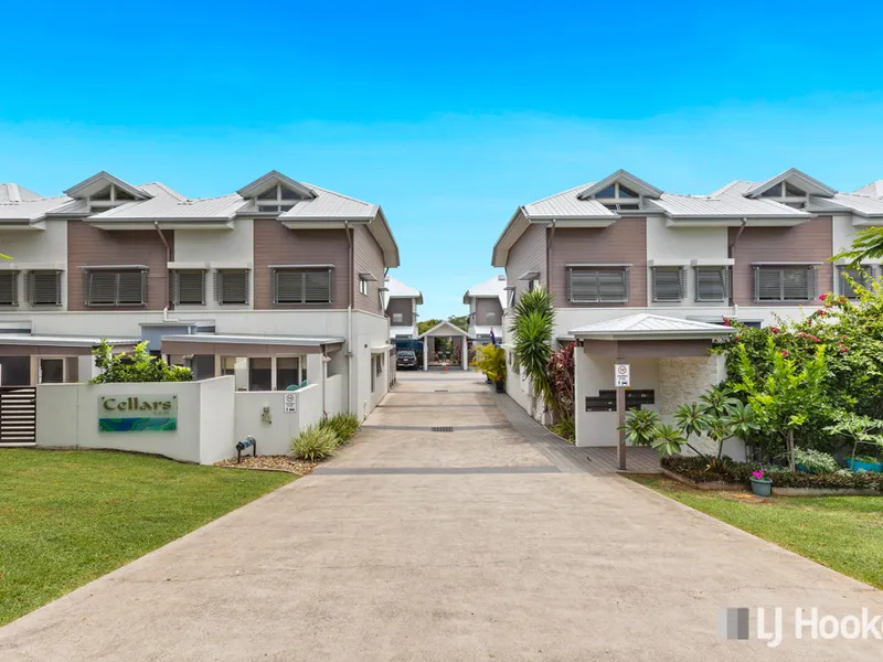 FRESHLY PAINTED & BRAND NEW CARPET - MASSIVE TOWN HOME WALK TO TOWN - $539,000+