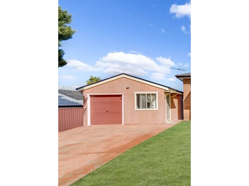 RARE FIND! GRANNY FLAT WITH GARAGE