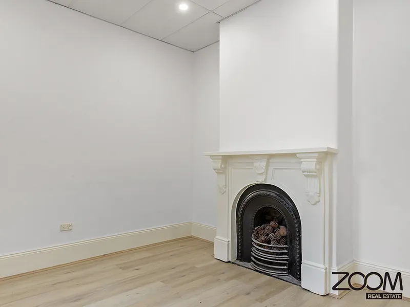 COMPLETELY RENOVATED THREE BEDROOMS TERRACE | 3 MINUTES WALK TO STATION