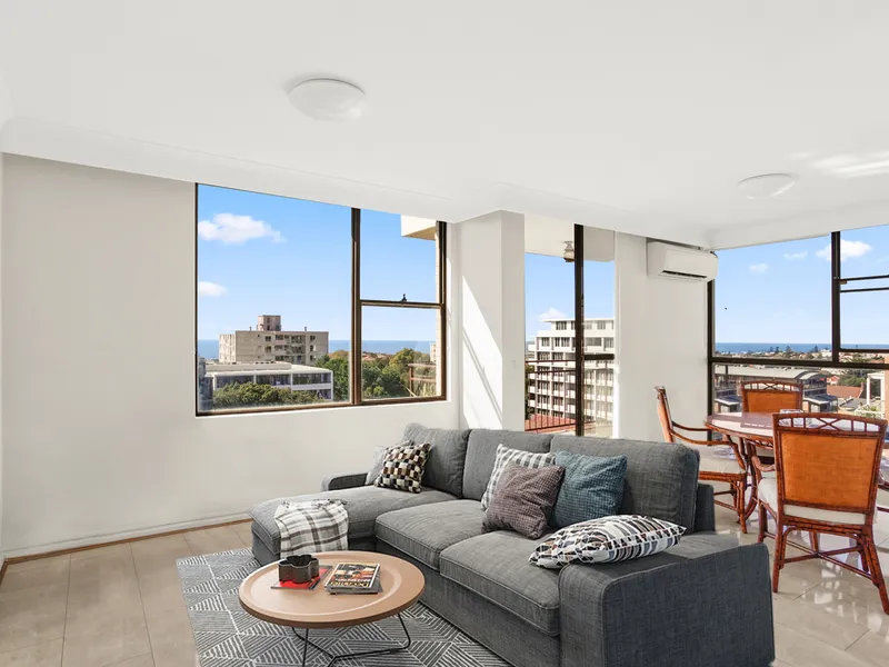 TOP FLOOR TWO BEDROOM SECURITY APARTMENT WITH OCEAN VIEWS