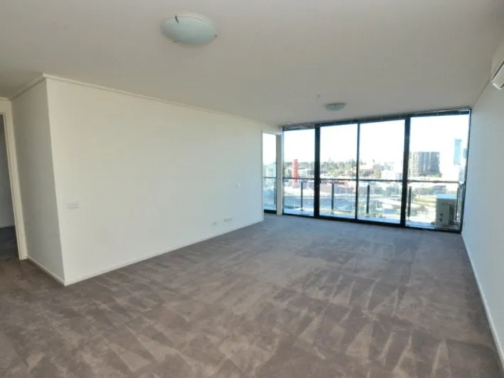 SPACIOUS 2 BEDROOM APARTMENT IN THE HEART OF SOUTHBANK