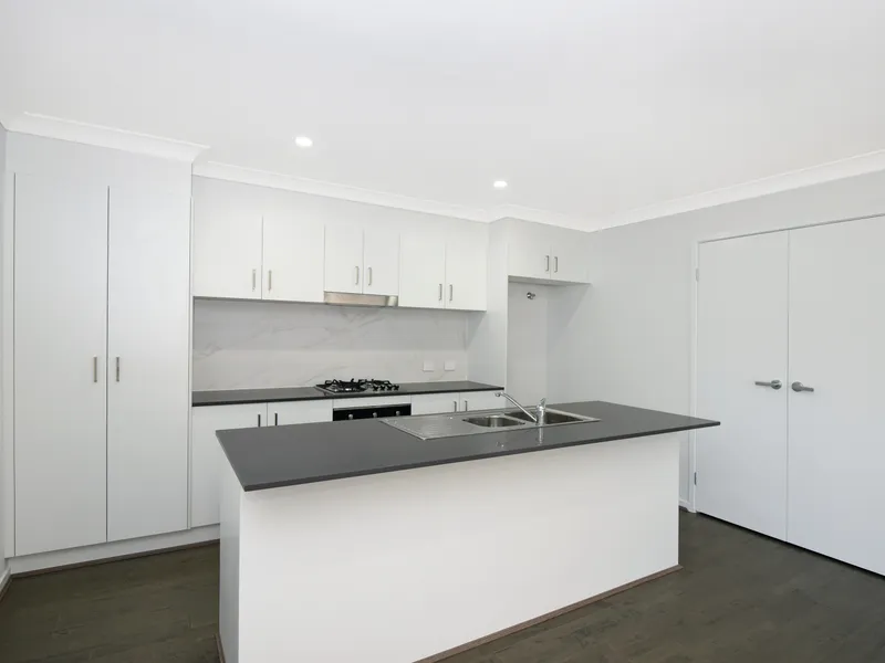 3 BED, 2 BATH & AIR CONDITIONING - MODERN!