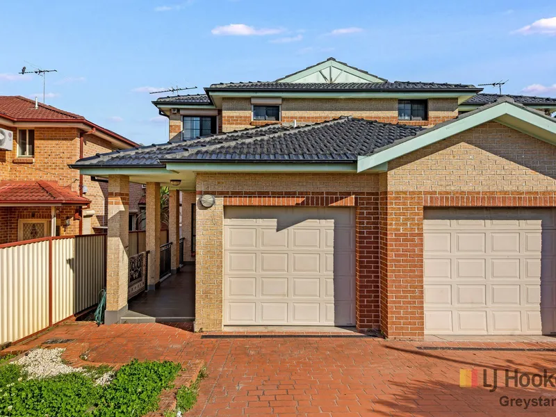 SPACIOUS THREE BEDROOM DUPLEX!!