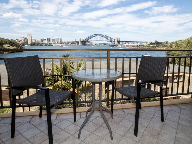 2 Bedroom fully furnished apartment - Balmain East