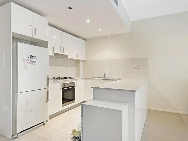 SPACIOUS TWO-BEDROOM GARDEN APARTMENT IN WAHROONGA