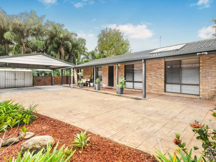 NEAT AS A PIN – MOVE STRAIGHT IN!