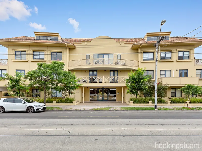 Fabulous 1 bedroom apartment with a courtyard