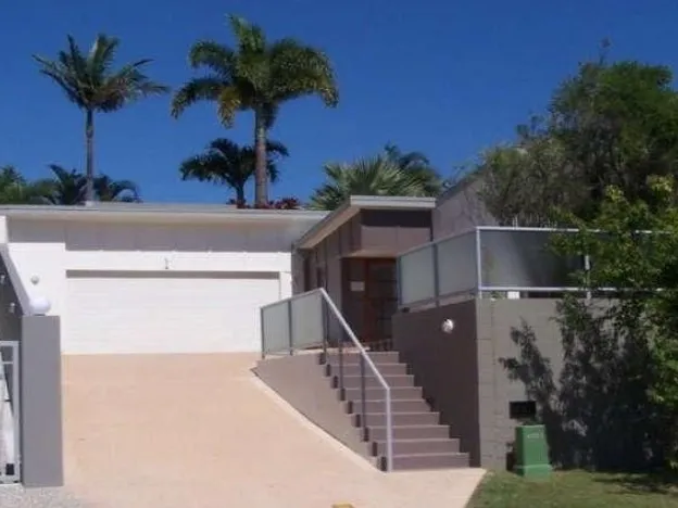 Spacious Family Home In Burleigh Waters