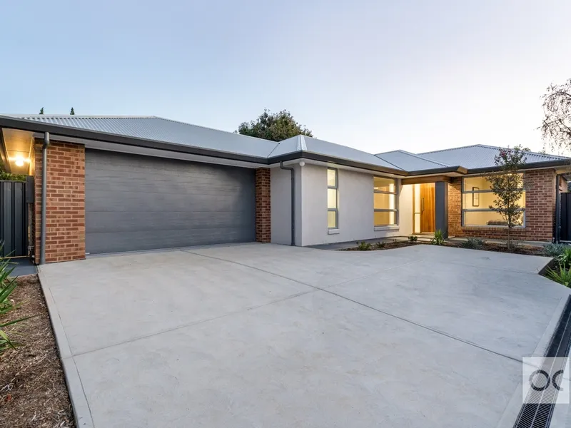 BRAND NEW SINGLE LEVEL LOCK UP AND LEAVE RESIDENCE 