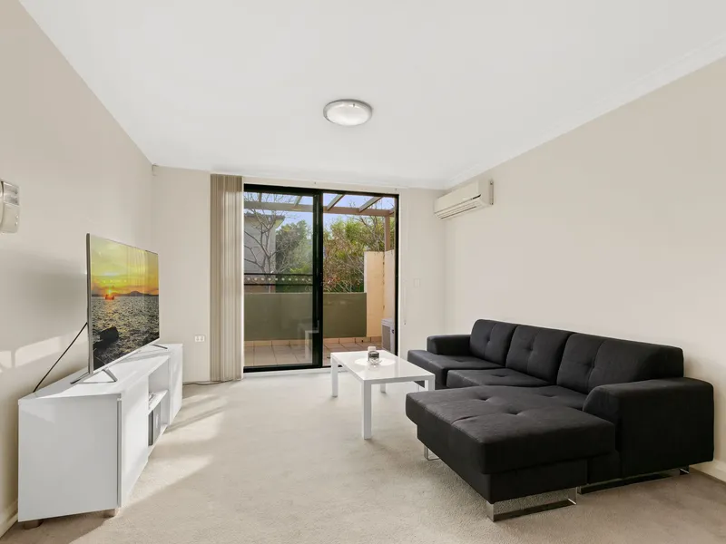 Spacious Apartment with Balcony Garden Views