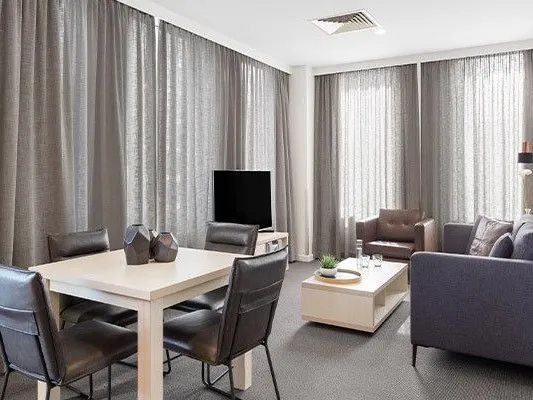 Stylish furnished Apartment including Utilities, Wifi and Foxtel. 3- 6 month lease available
