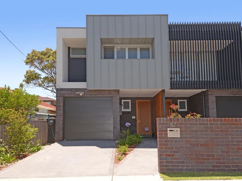 Beautiful bright 4 bedroom family home available - 6 month lease