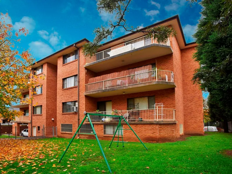 2 Bedroom Unit Plus Lock Up Garage.