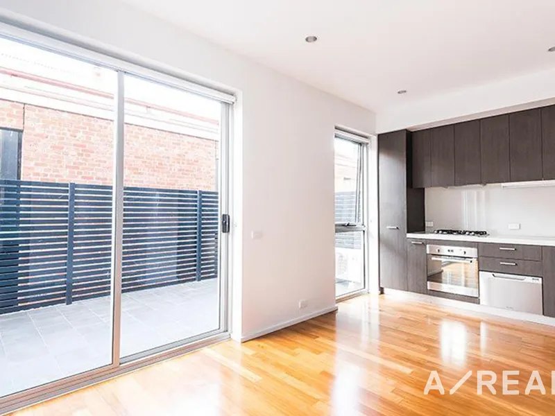 Modern 1-Bedroom Apartment with Prime Amenities in Thornbury