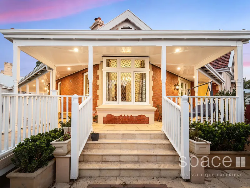 TIMELESS FAMILY RESIDENCE