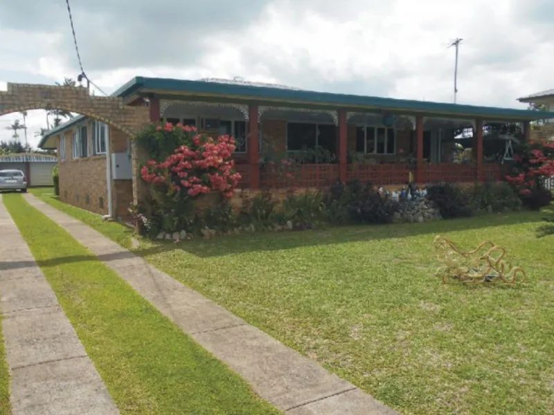 GREAT FAMILY HOME ON OUT OF KNOWN FLOOD BLOCK !