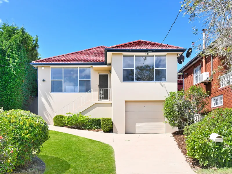 LARGE FAMILY HOME WITH GREAT OUTDOOR GARDEN