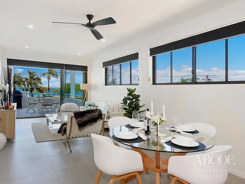 Super Luxe Waterfront 3 Bedroom Apartment