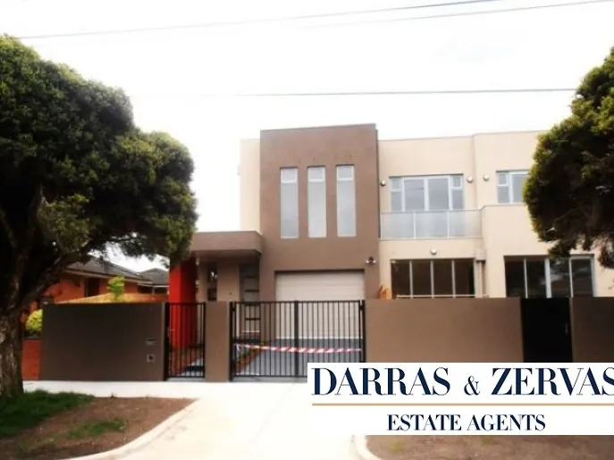 MODERN TOWNHOUSE