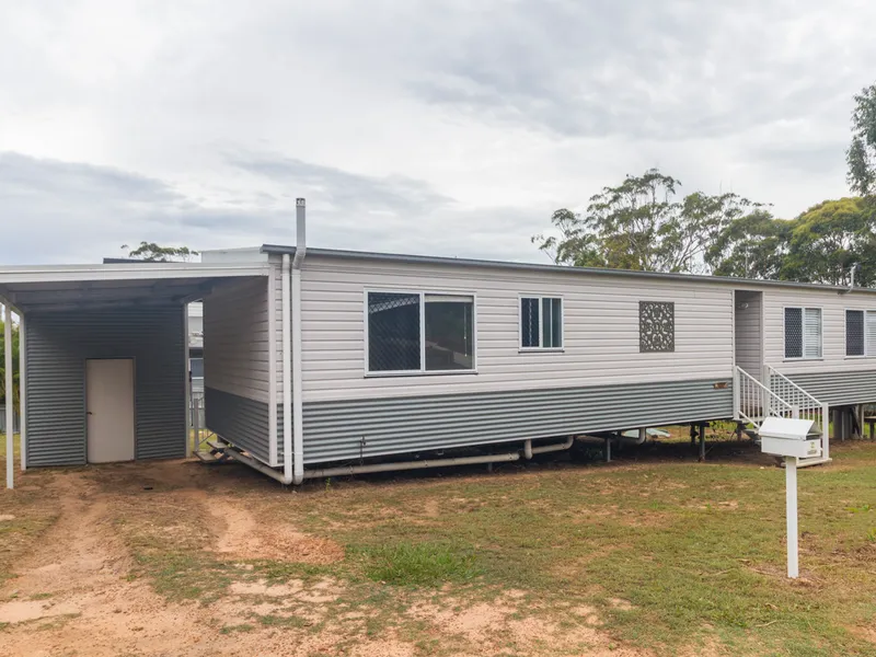 Modern Home, Walk to Town