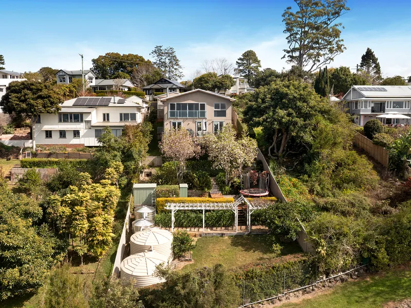 A CAPTIVATING BLEND OF LUXURY AND TRANQUILLITY WITH STUNNING GOLD COAST VIEWS