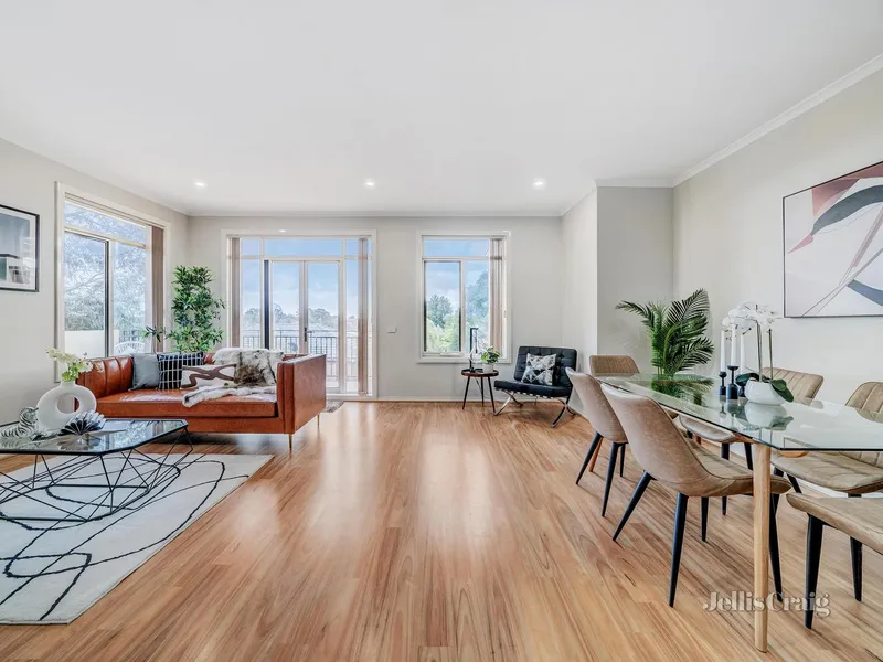 Penthouse style in superb central location