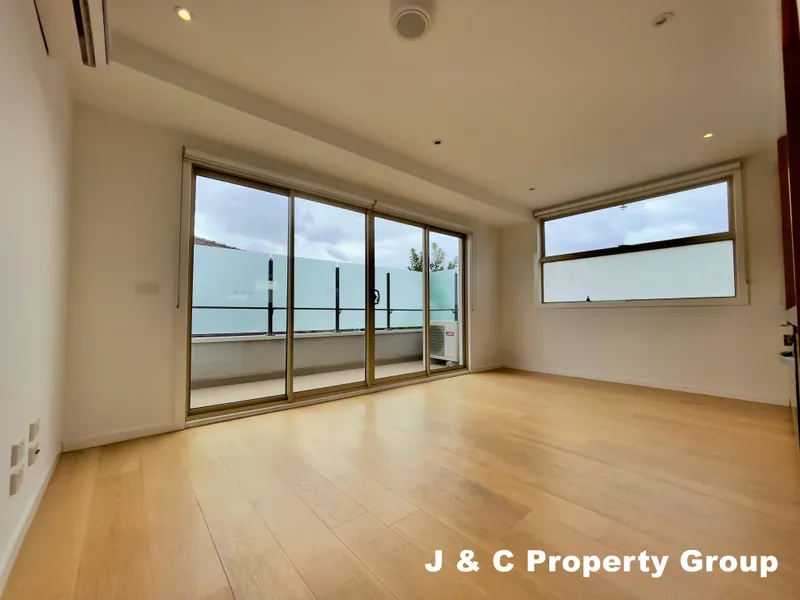 Bright ans Style 2 Bedroom Apartment at the Heart of Carnegie