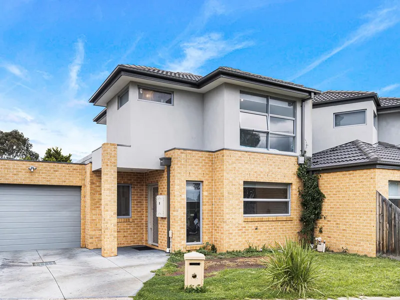 Open-Plan Suburban Living in Spacious Unit