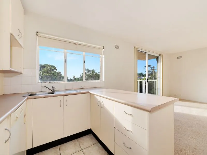 Sun Drenched Two Bedroom Apartment Located in the Heart of Cremorne