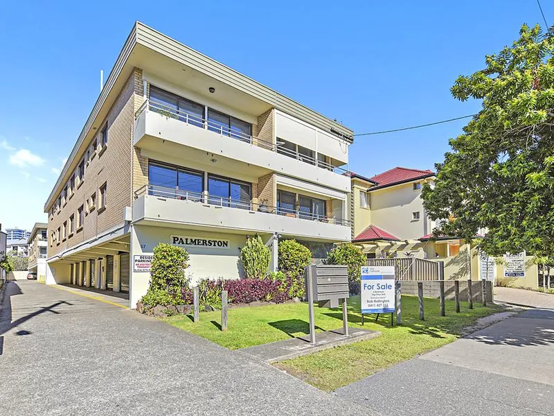 Waterfront Unit - Surfers Paradise