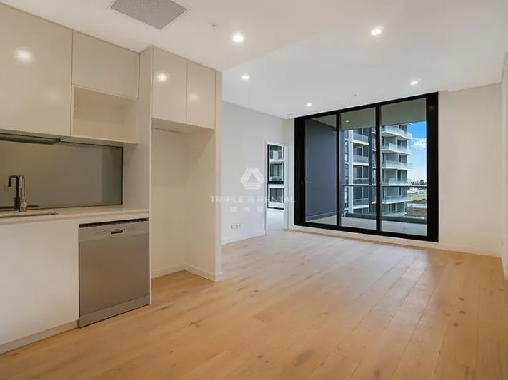 1 Bedroom + Study & Open Balcony & Timber Floor Throughout the Living Area & Quiet & Spacious