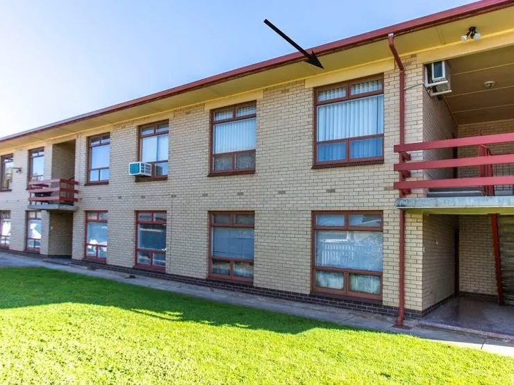 2 Bedroom Unit In Tightly Held Location